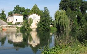 La Rive Chambre D Hotes The Riverside Retreat